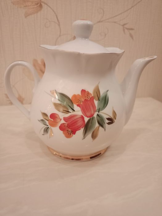 Продам заварочный чайник СССР.
Состояние новое, 600 грамм.
Фото 3,4, е