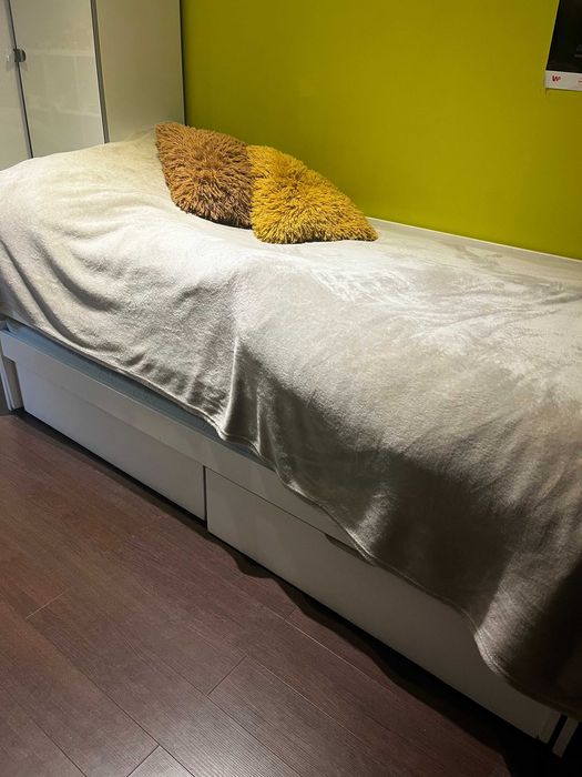 Sprzedam Łóżko z wysuwanym drugim spaniem plus szuflady 90x188 cm