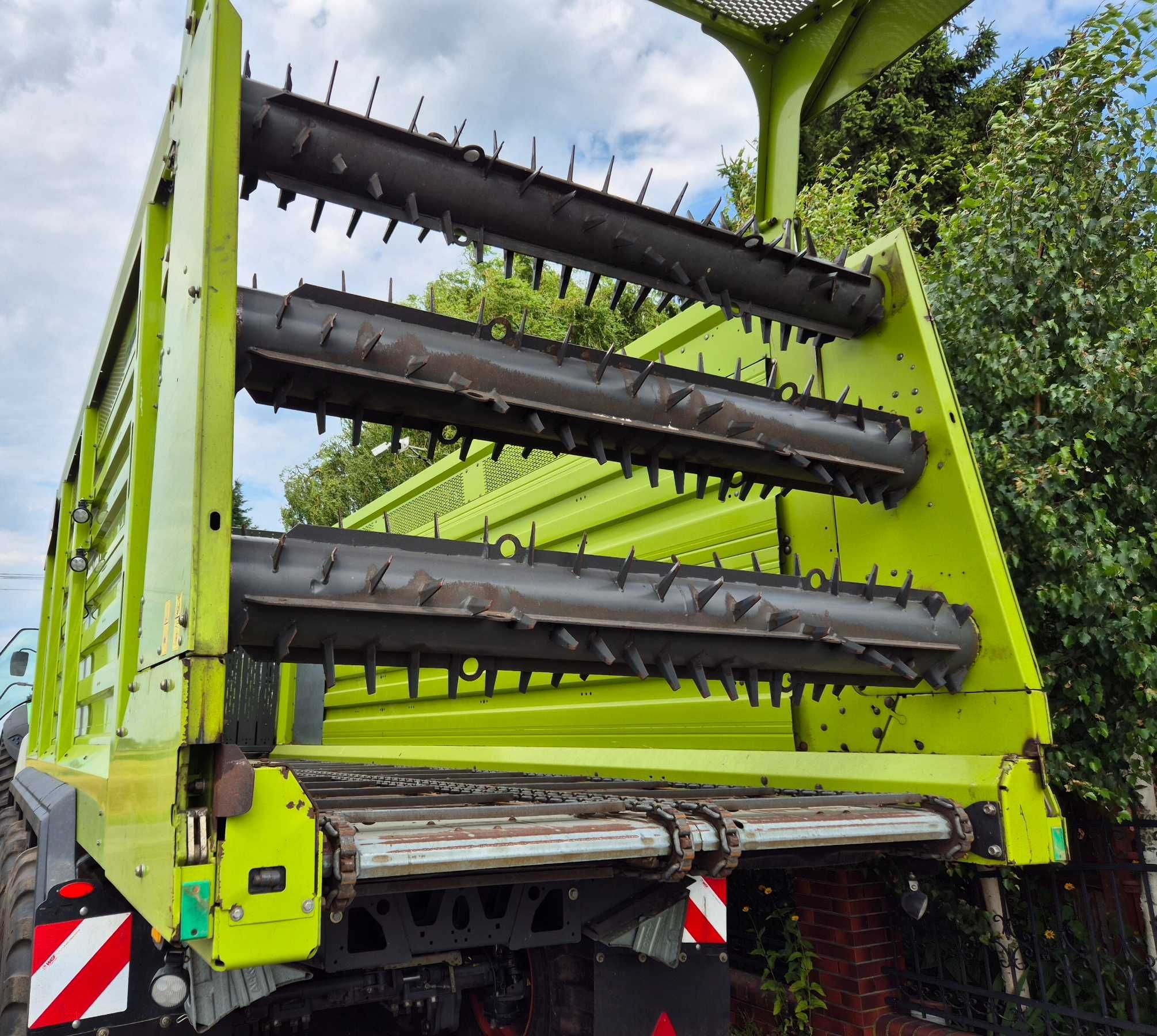 Claas Cargos 8500 przyczepa samozbierająca walce Tridem z Niemiec