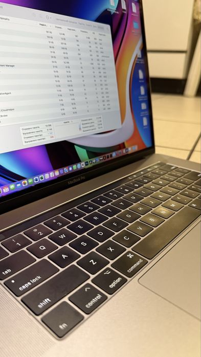 Макбук macbook pro 2016 A1707 16гб, radeon 4гб, ссд 512гб