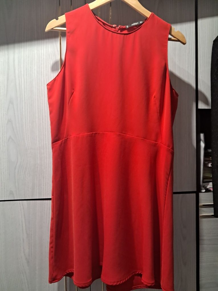 Czerwona sukienka mango