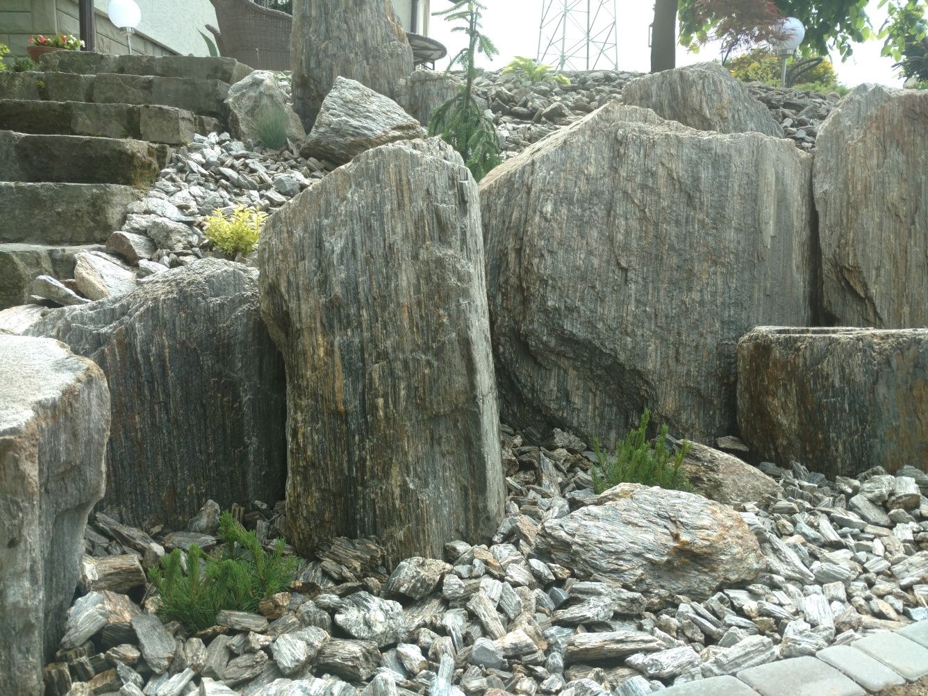 Kora kamienna 32-63 gnejs kamień do ogrodu sosnowa ziemia granit grys