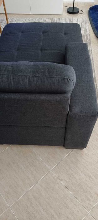 Sofá cinzento-escuro c/ chaise longue — confortável e em ótimo estado!