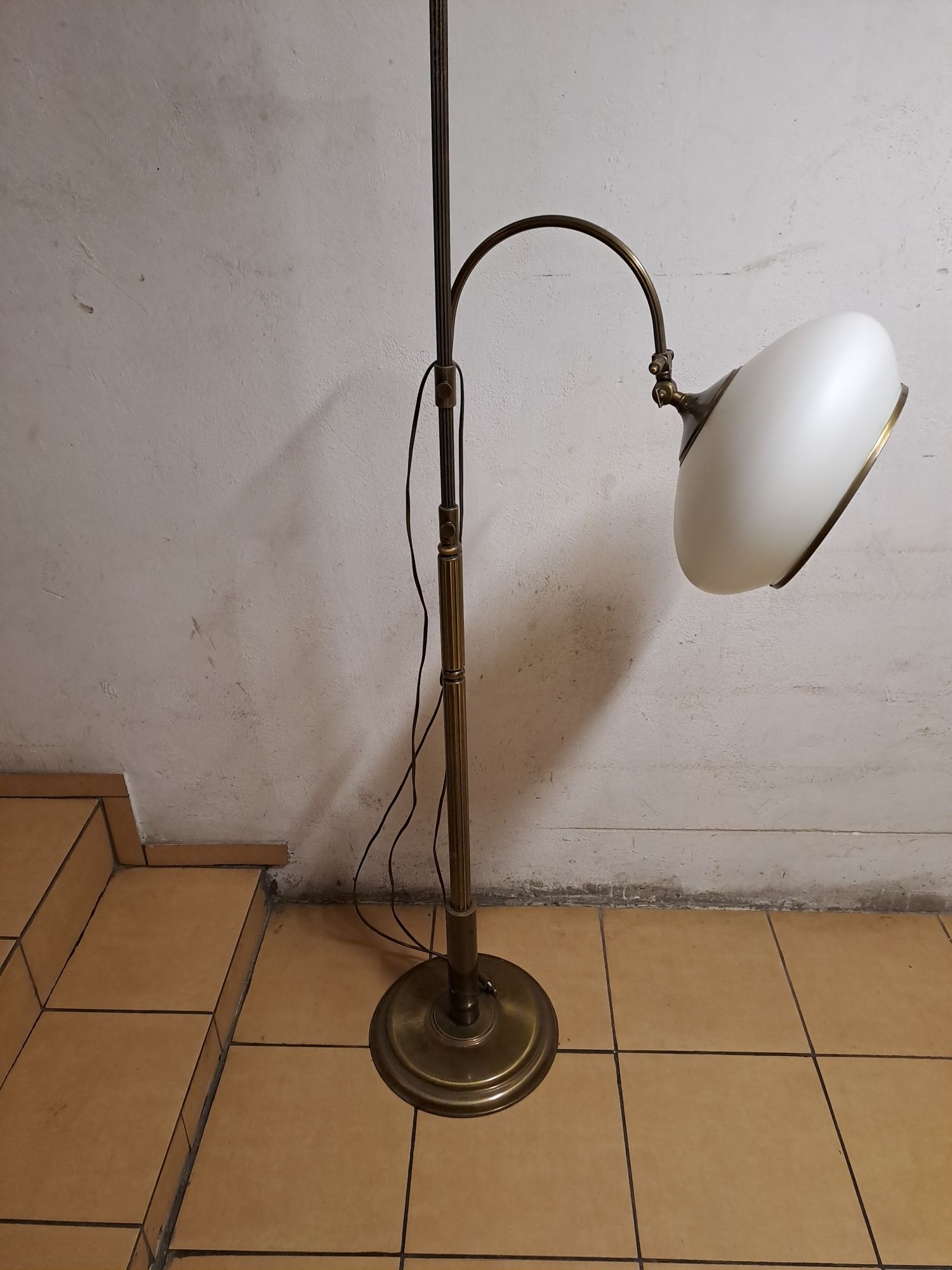 Lampa stojąca z mosiądzu