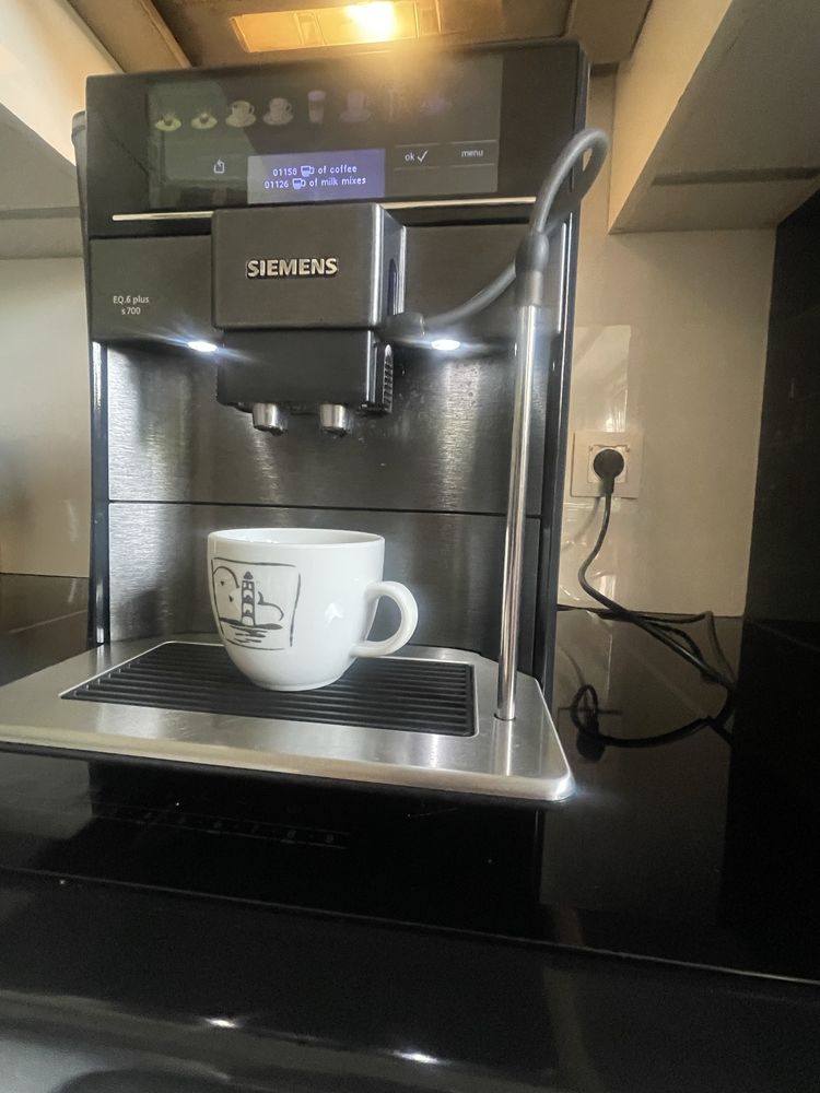 Siemens EQ6 plus seria 7 ,Dark inox , dotyk  , Podświetla filizankę