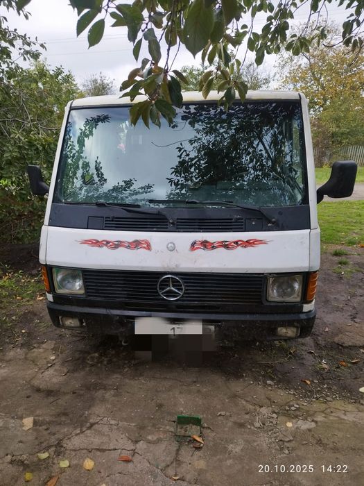 Продам Mersedes MB100