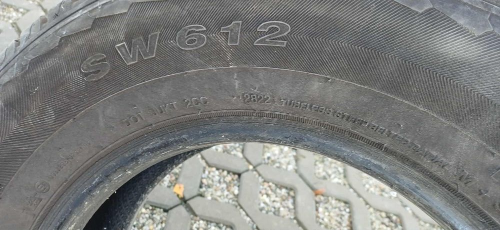 Dwie sztuki opona zimowa Goodride 215x75 R16C