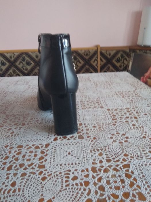 Шкіряні чобітки 37 розмір, ідеальний стан.