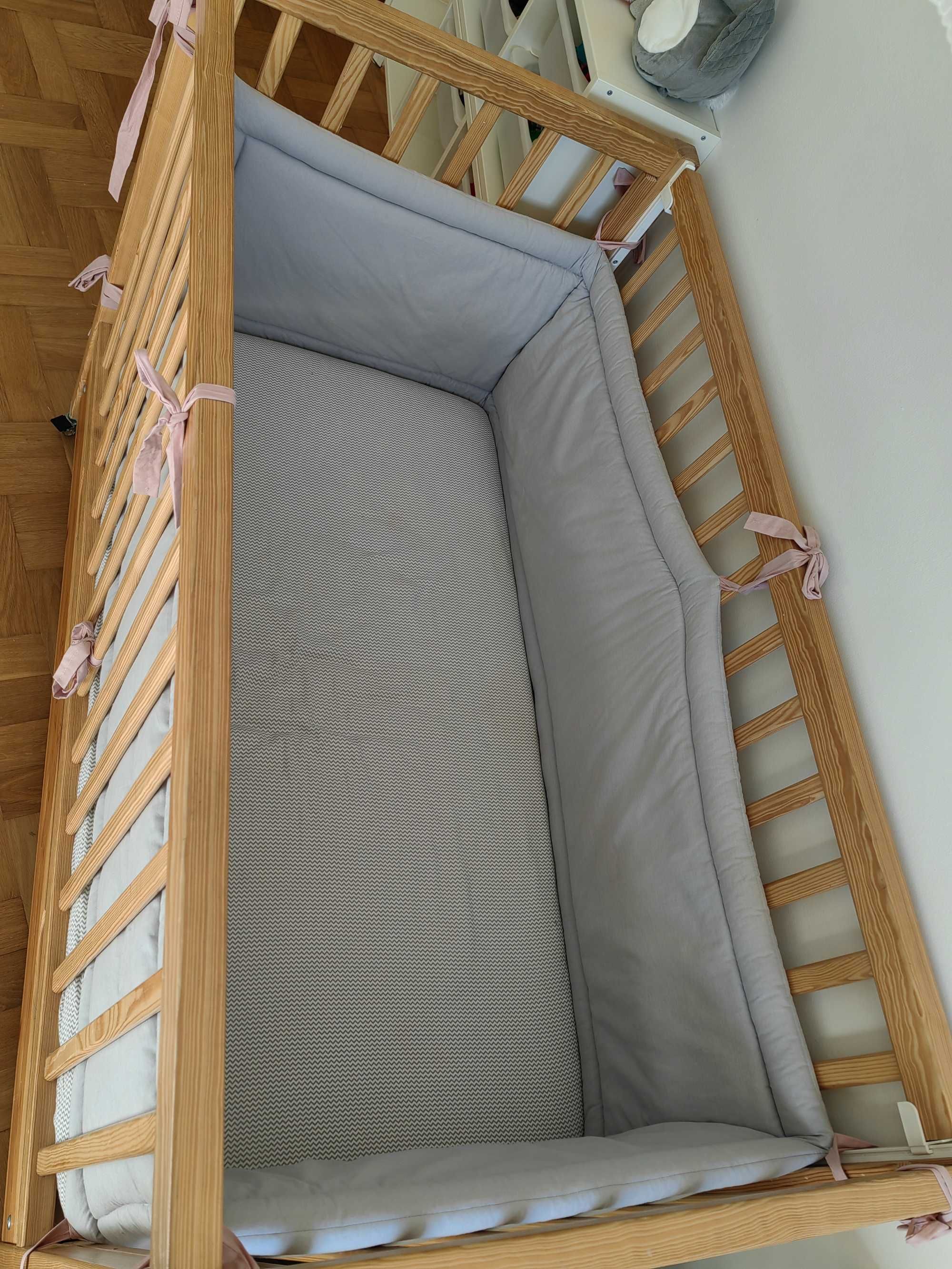 Łóżeczko sosnowe 120x60 wraz z ochraniaczem i posciela