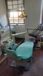 Cadeira de dentista com acessórios