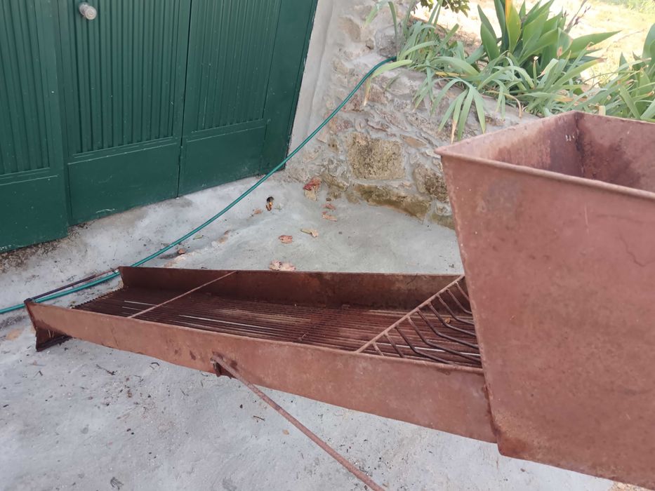 Limpador, crivo ou erguedeira de azeitona usado e em bom estado