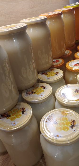 Sprzedam MIÓD NATURALNY 40 zl ! Wyprzedaż polecam :)