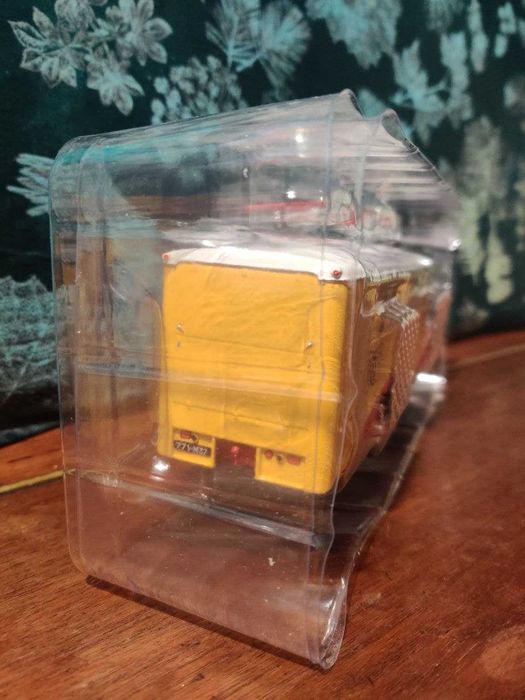 Масштабные модели Altaya Bernard 28, MACK F-700, 1/43