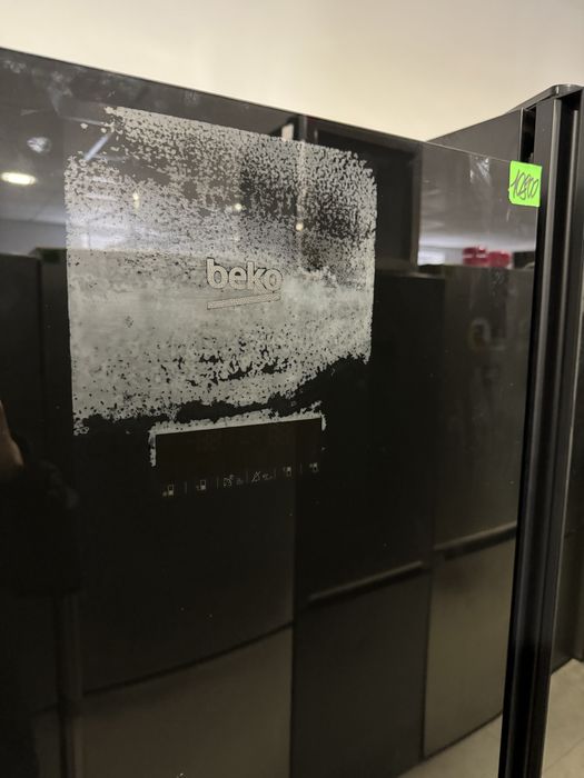 Холодильник 185 см чорне скло Beko No Frost be201801
