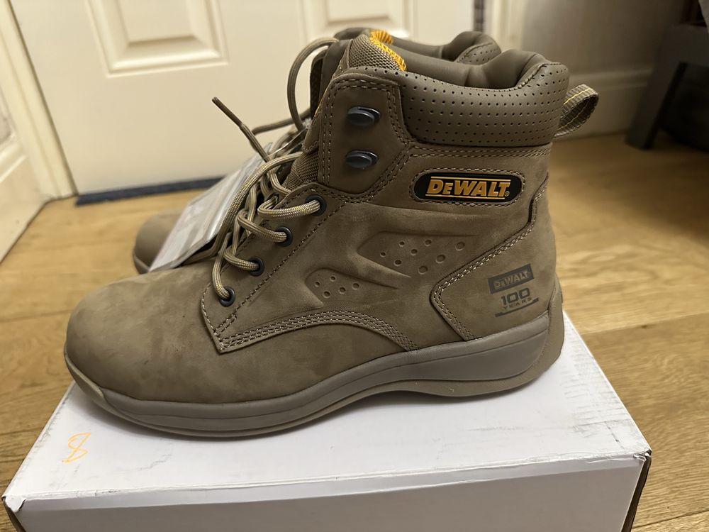 Черевики Dewalt.