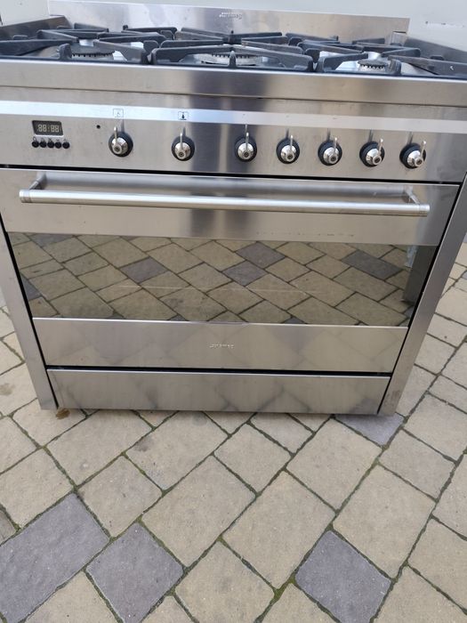 Професійна газова плита на 5 камфорок smeg з газовою духовкою