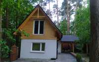 Mały domek na skraju lasu