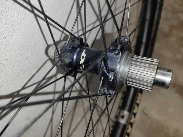 Roda traseira 29" BTT Carbono South Industries 28mm interno