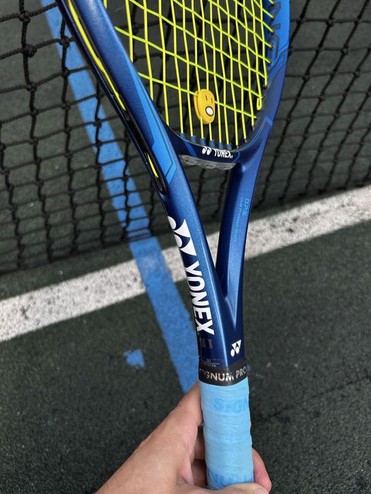 Yonex Ezone 26 102’ 250g 16x18