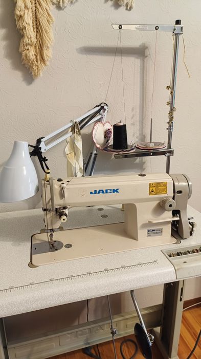 Продається швейна машина JACK