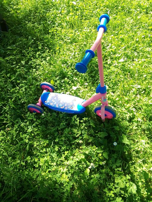 Самокат для дівчинки