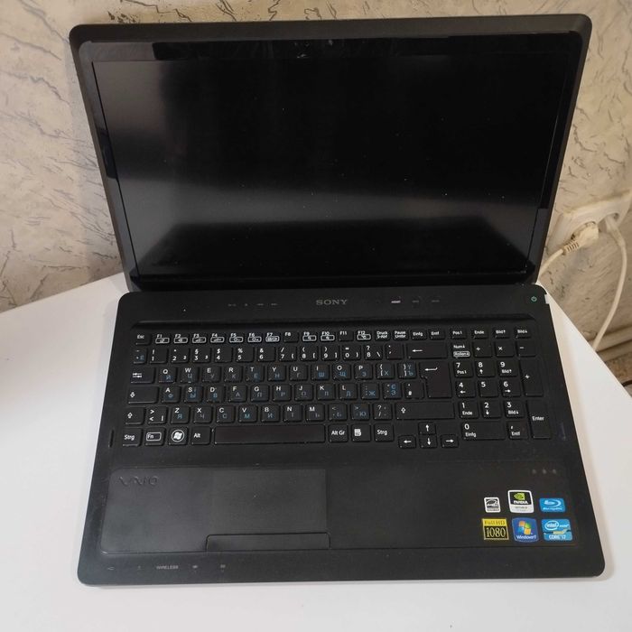 Ноутбук Sony VAIO PCG-813| 16.4 IPS FHD| 4 ядра |видео 1 гб |8/128 SSD