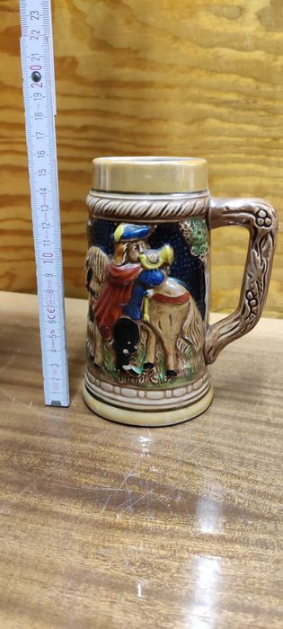 stary kufel pokal ozdobny dekoracja