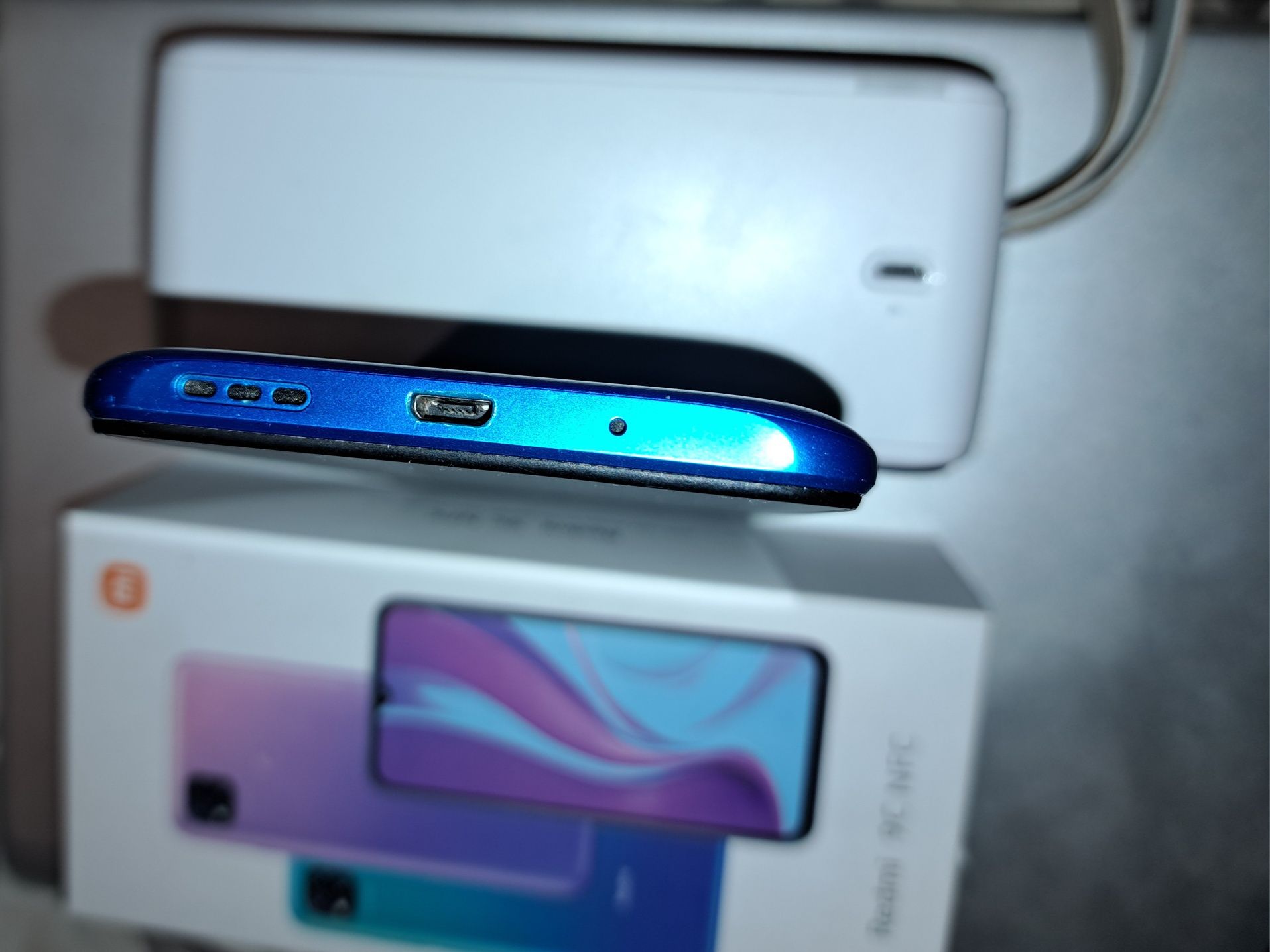 Продам недорого  телефон REDMI 9C 3/64 NFC