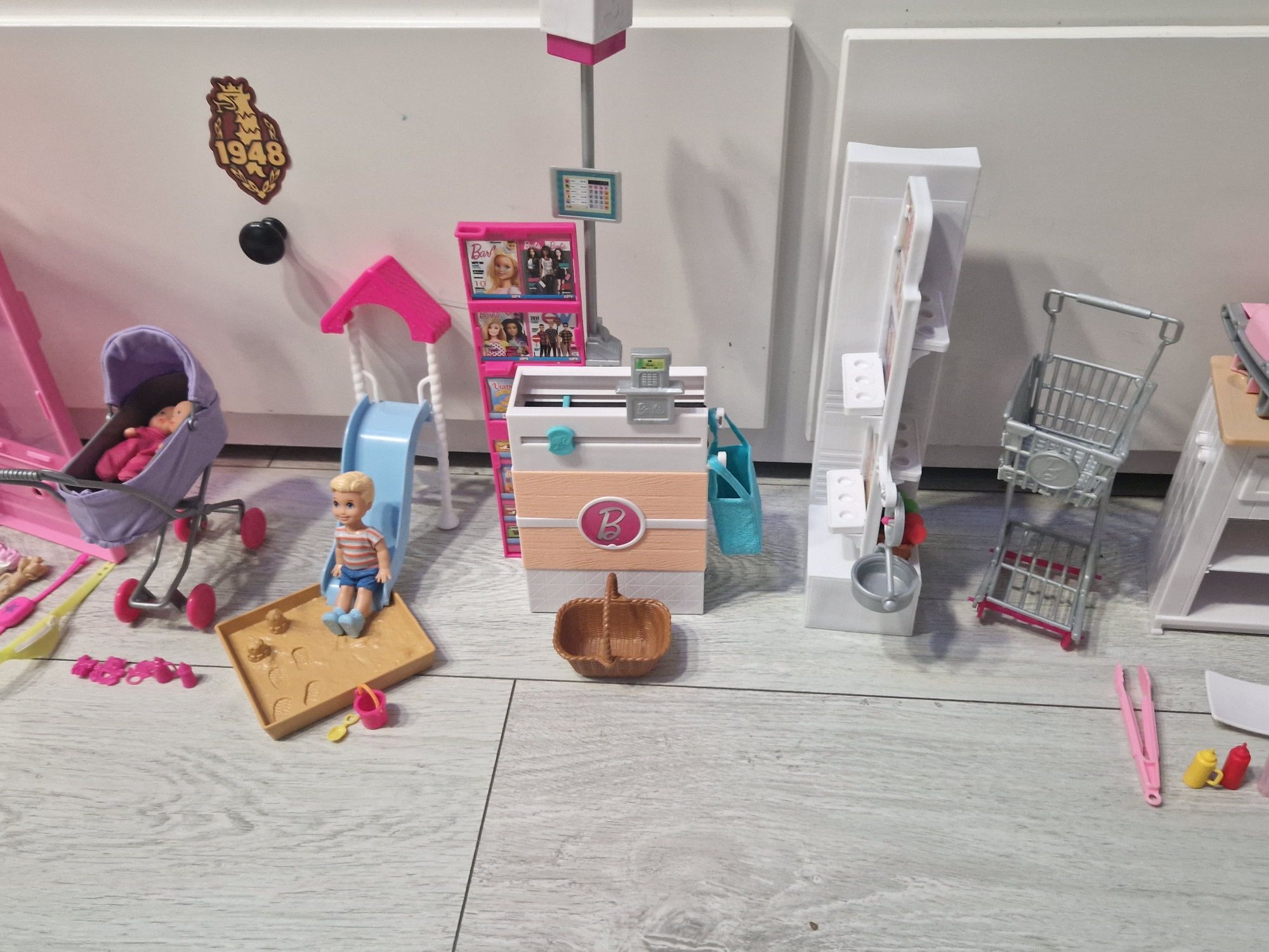 Barbie, lalki + akcesoria, ubrania, meble, kuchnia, sklep i inne.