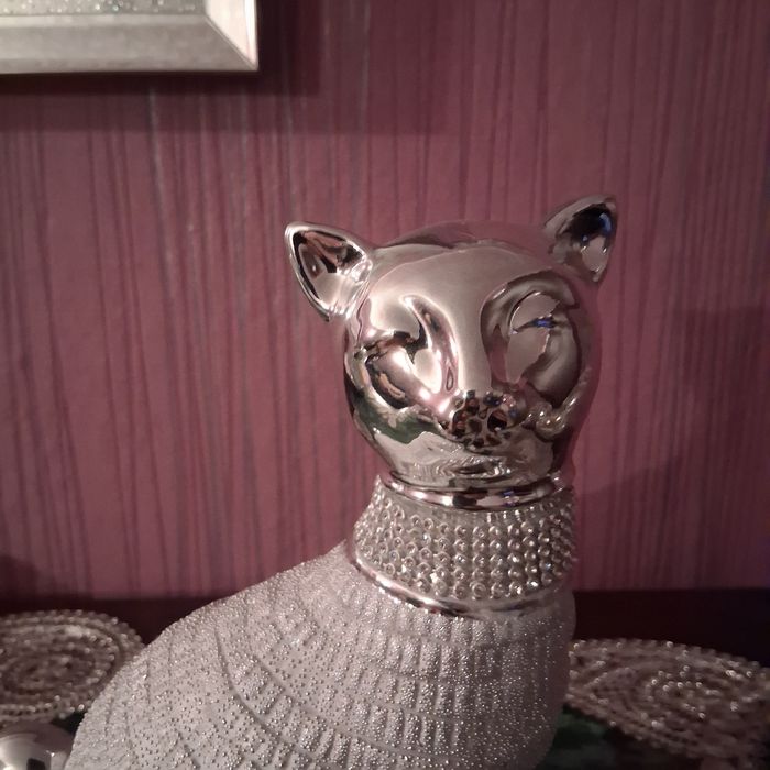 Dwie figurki kotów z cyrkoniami