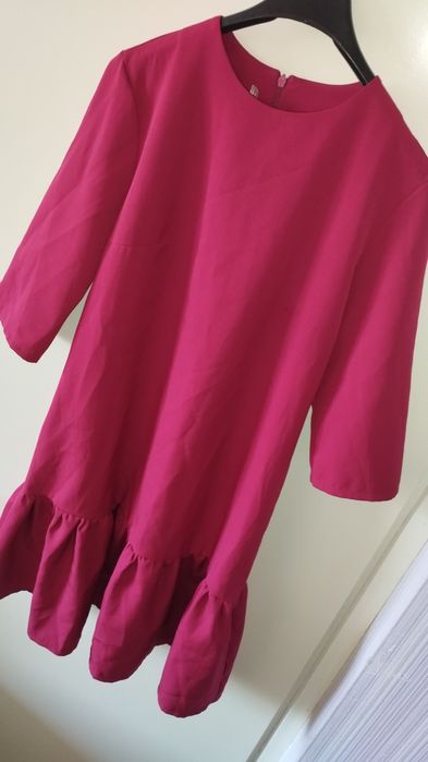 Стильна червоно-бардова сукня з воланом, розмір L