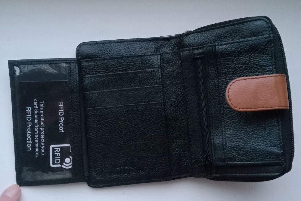 Шкіряний  гаманець Quenchy