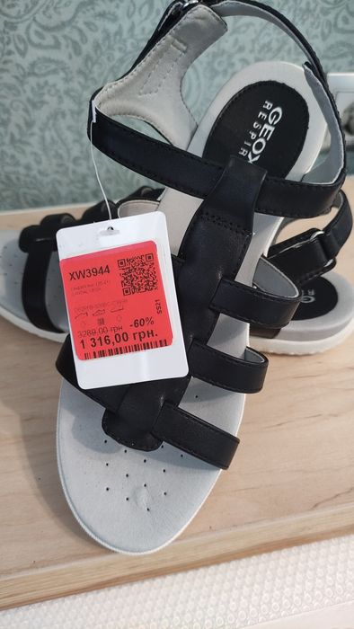 Нові шкіряні сандалі Geox