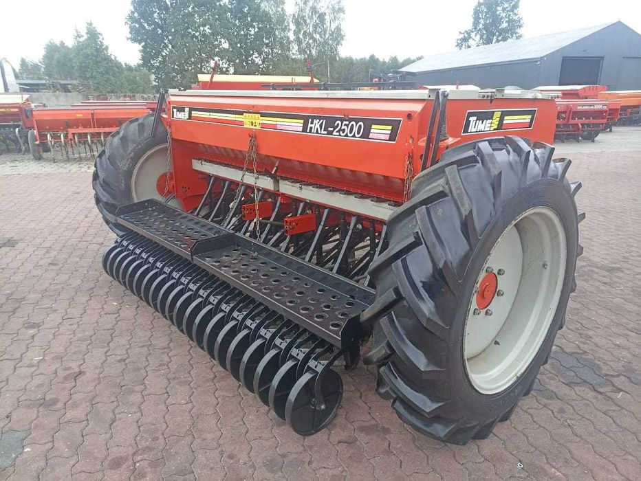 Siewnik zbożowy z podsiewaczem nawozu Tume HKL 2500.Super stan
