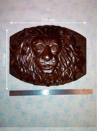 Медальон авторский работы с изображением льва / Medallion with lion