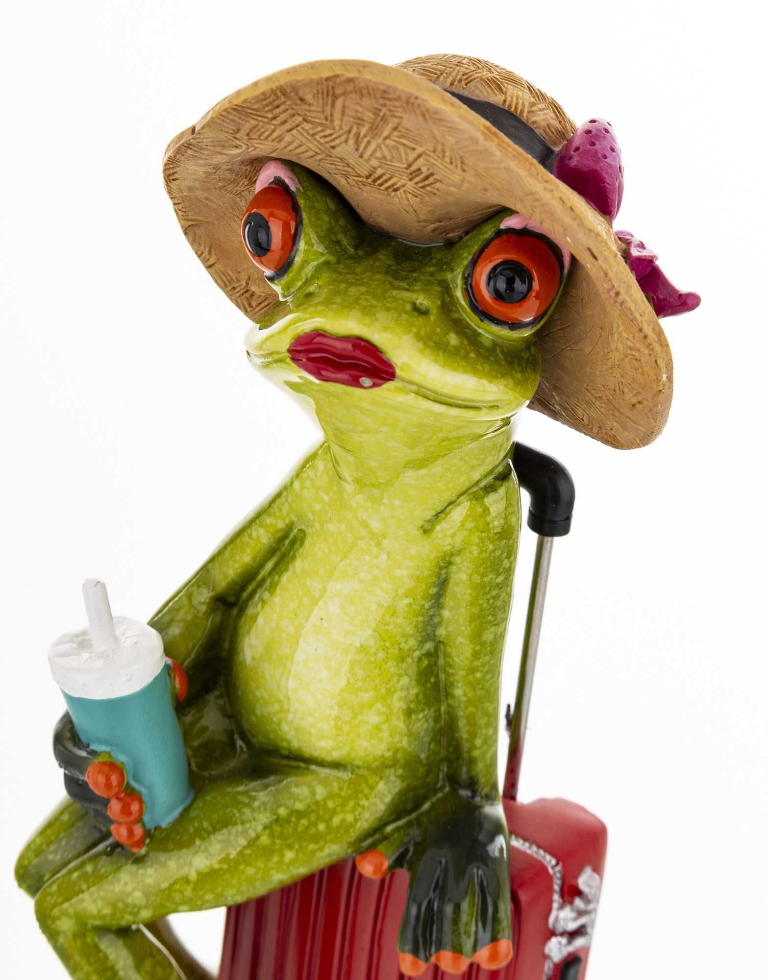 Figurka żaba turystka w kapeluszu z walizką