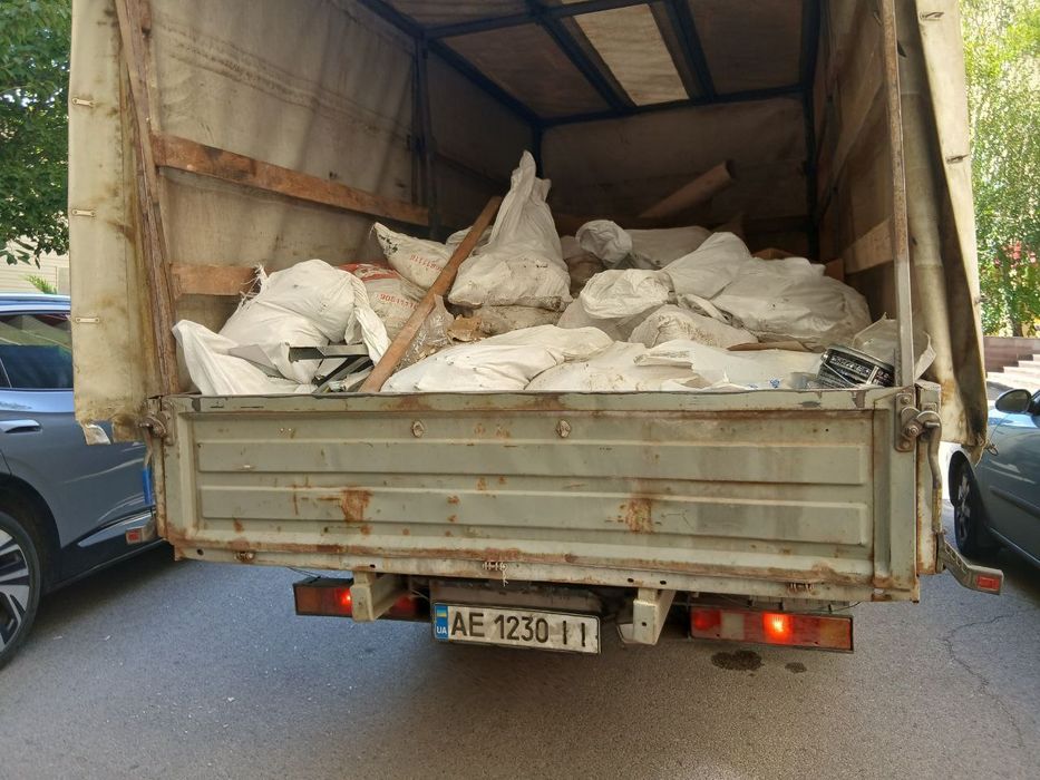 Вывоз строительного мусора хлама матрасы мебель ветки бытовой мусор