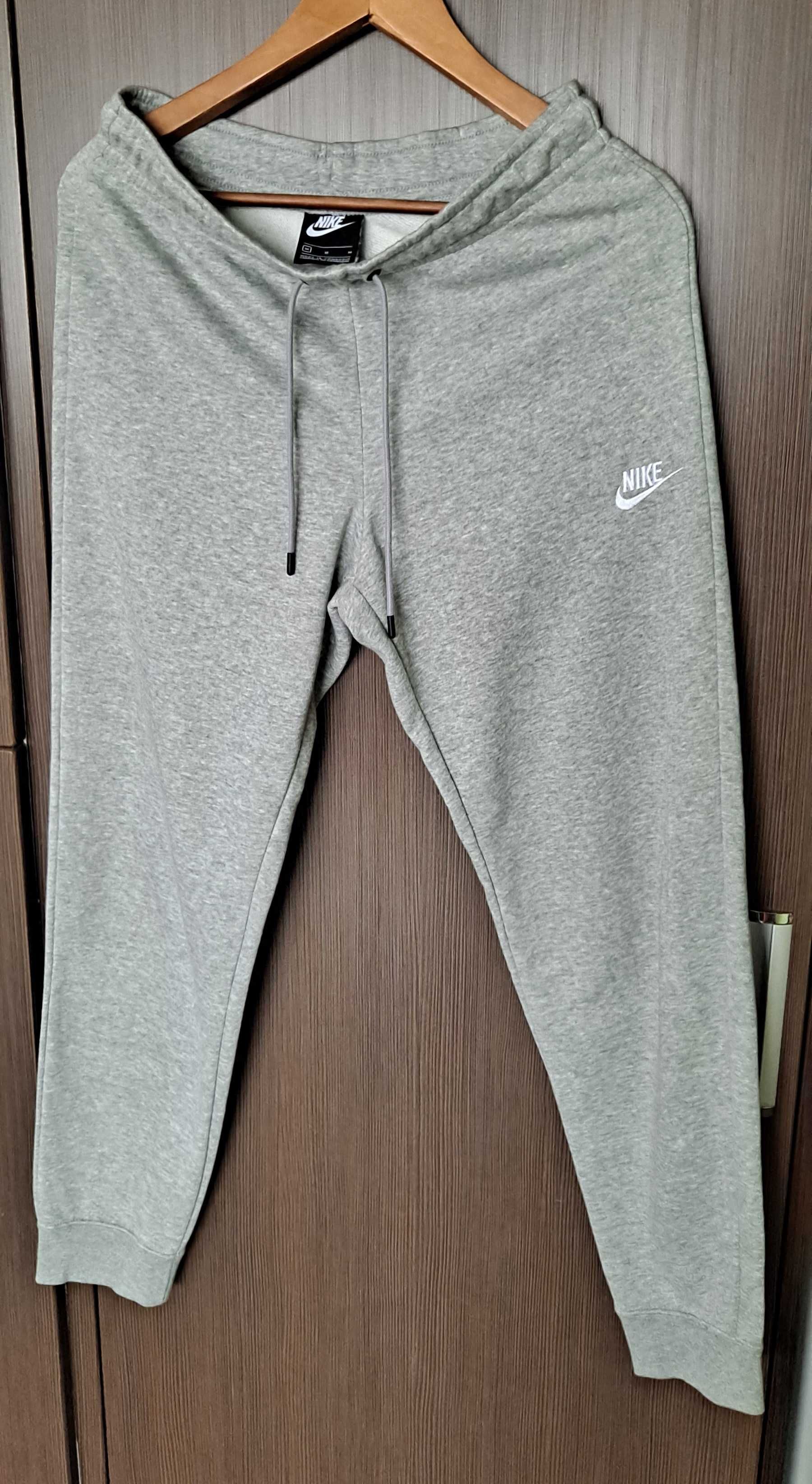 dresy Nike r.M/38