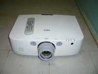Projektor NEC NP-PA550WG spalona lampa