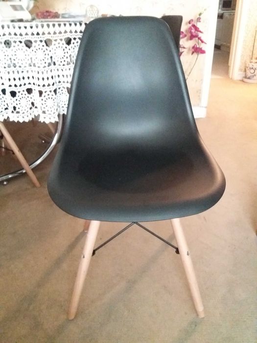 4 cadeiras pretas Eames