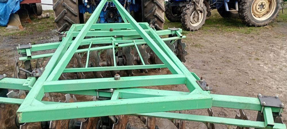 Продам майже нову дискову борону на три стойки,11дисків із спец.прицип