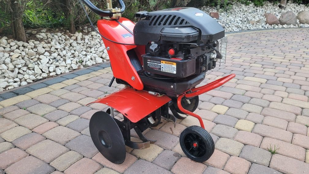 Niemiecka Glebogryzarka BRIGGS&STRATTON 4KM
STAN bdb 100% sprawna