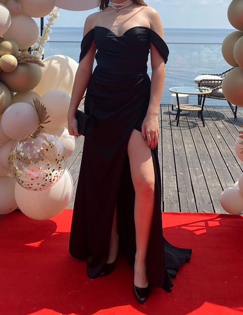 чорна сукня на купівлю/оренду