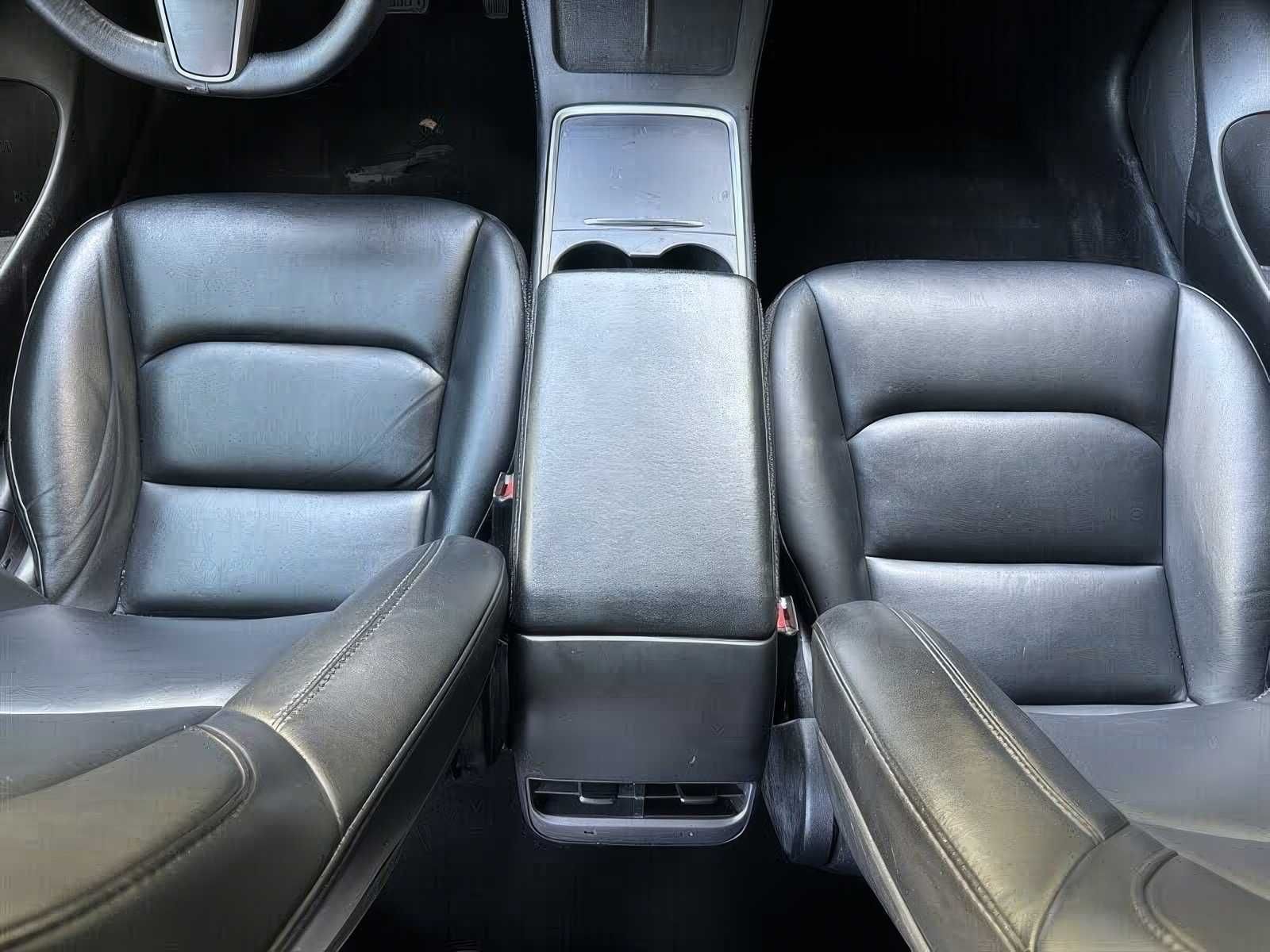 Tesla Model 3  2022