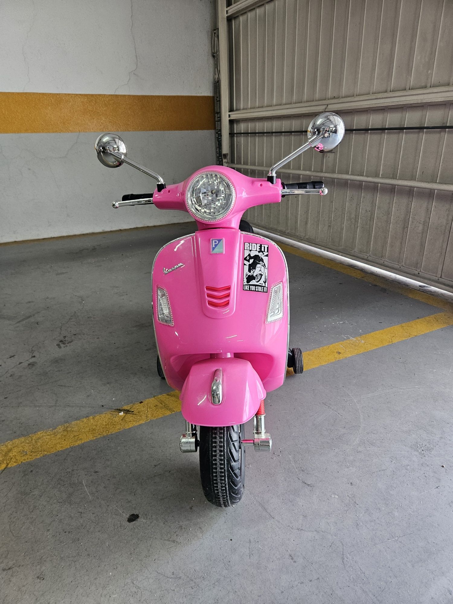 Vespa elétrica de Criança.