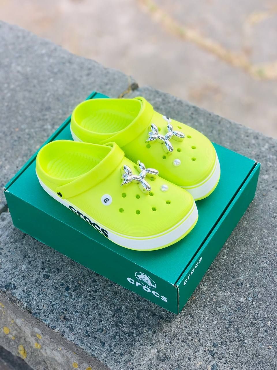 Женские шлепанцы Crocs Салатовые летние кроссы Жіночі крокси
