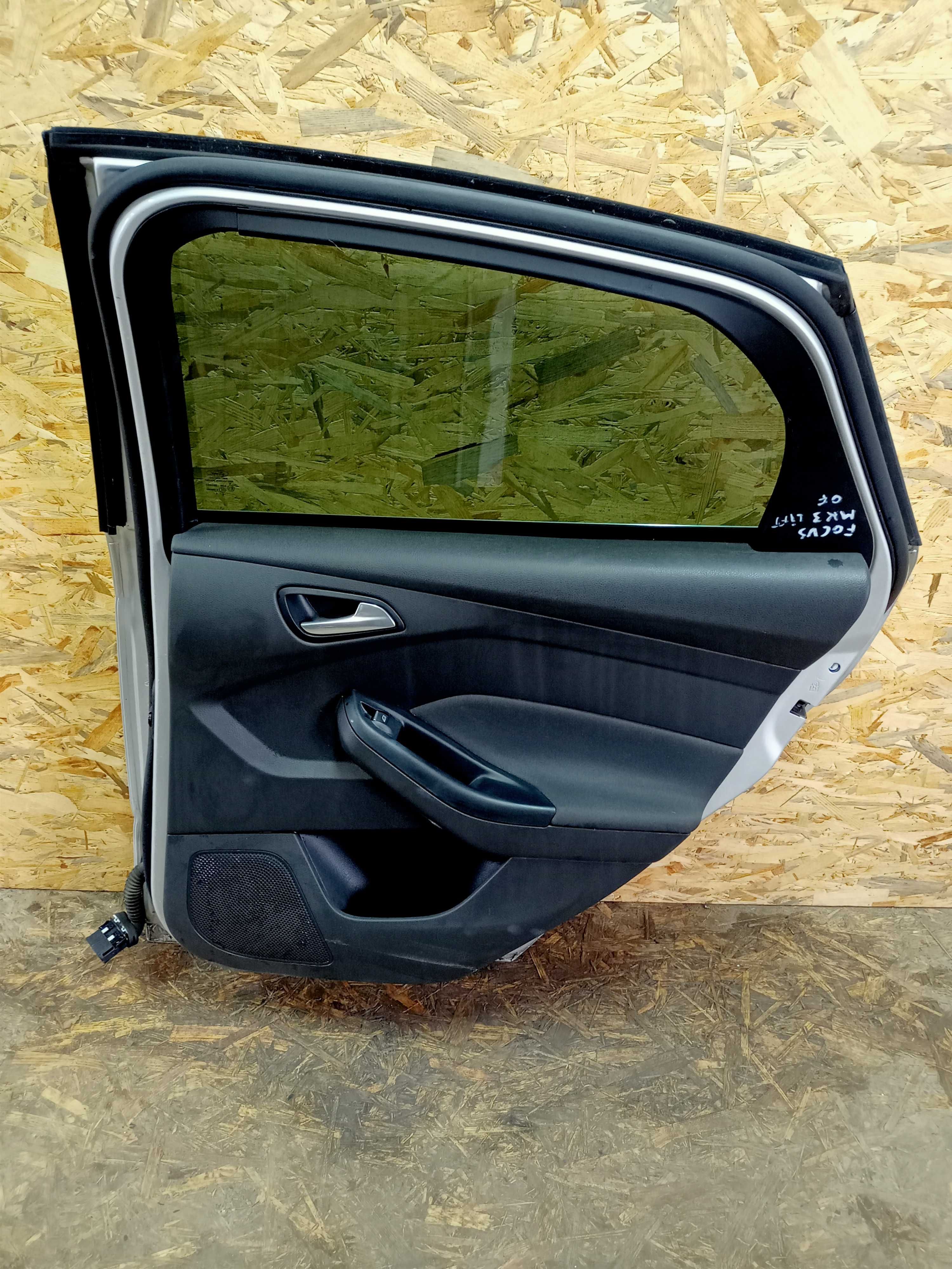 Ford Focus 3 FL lift drzwi tył tylne prawe HB hatchback OF kompletne