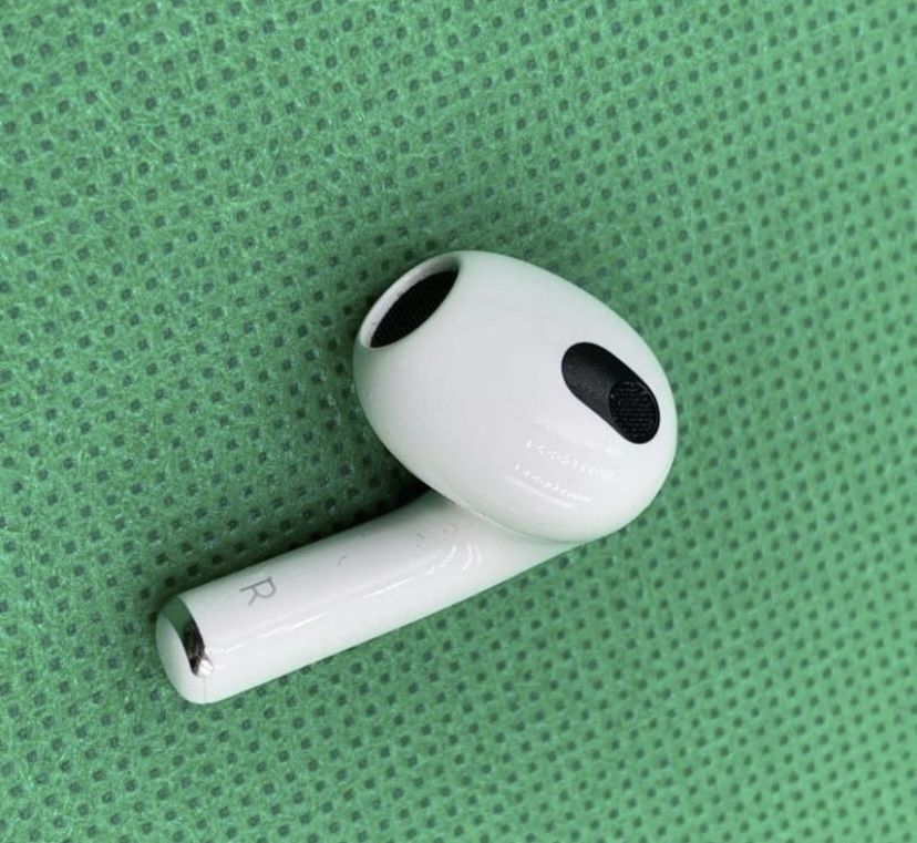 Apple AirPods 3rd Generation RIGHT   Original A2565