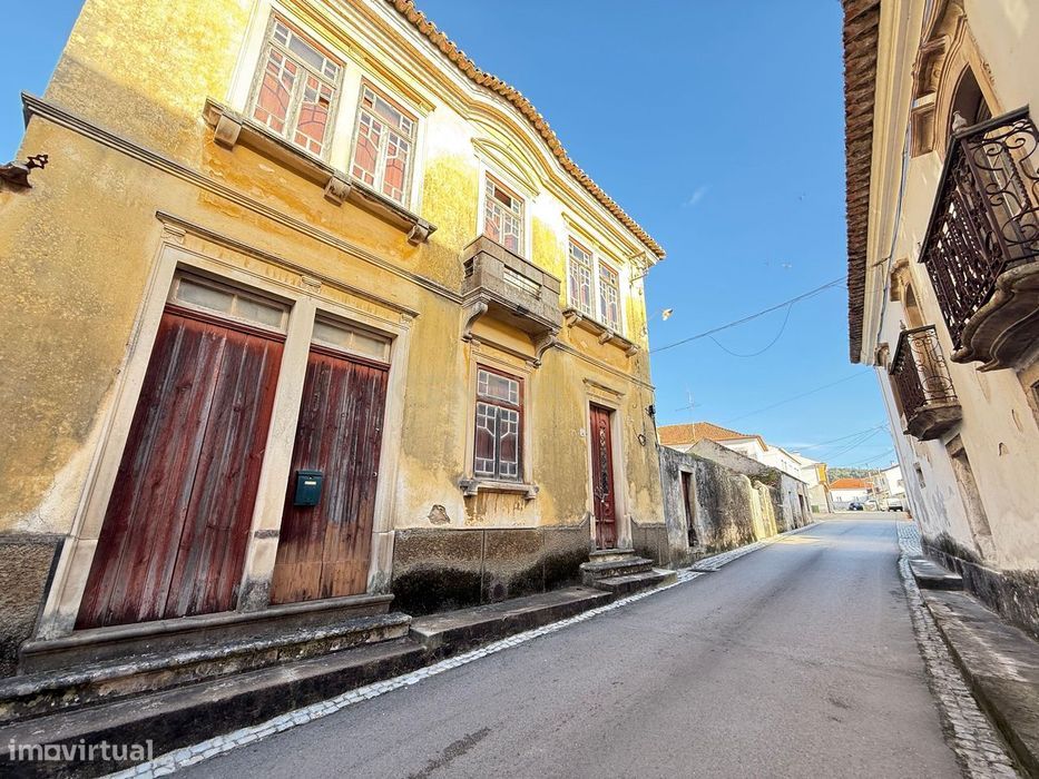 Moradia no centro do Juncal com Terreno de 2.527m2