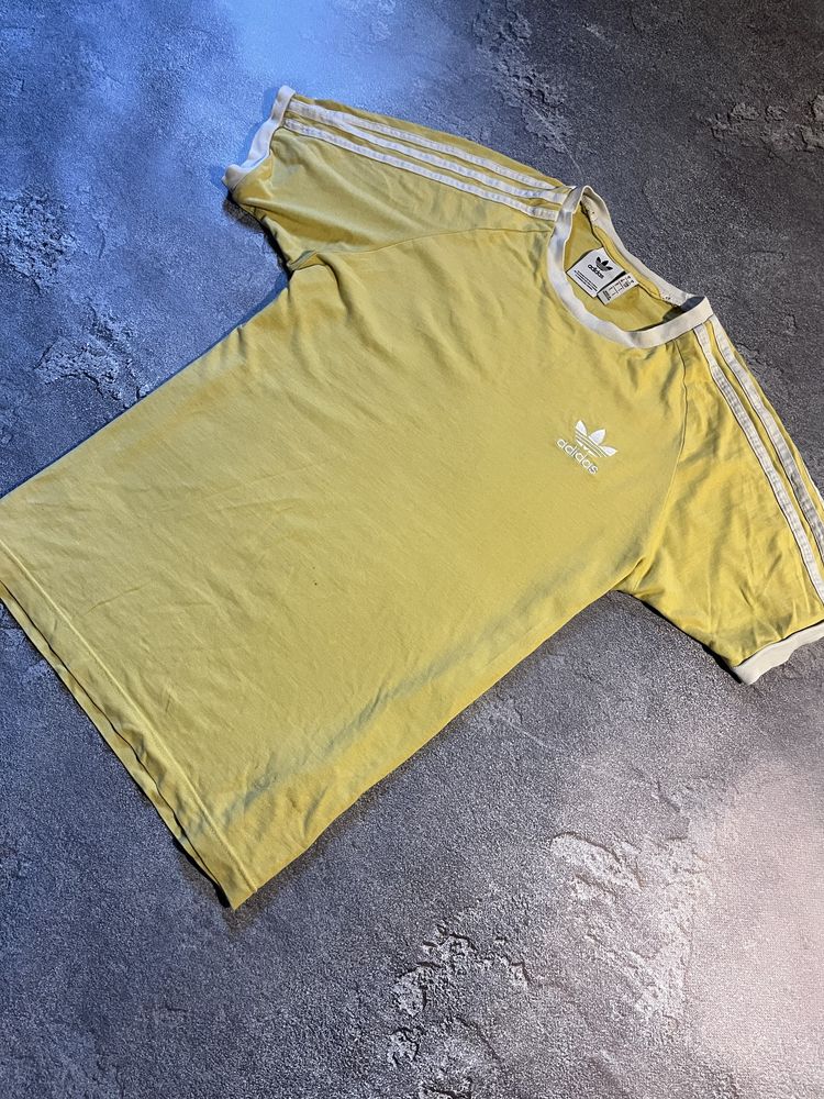 футболка adidas essentials